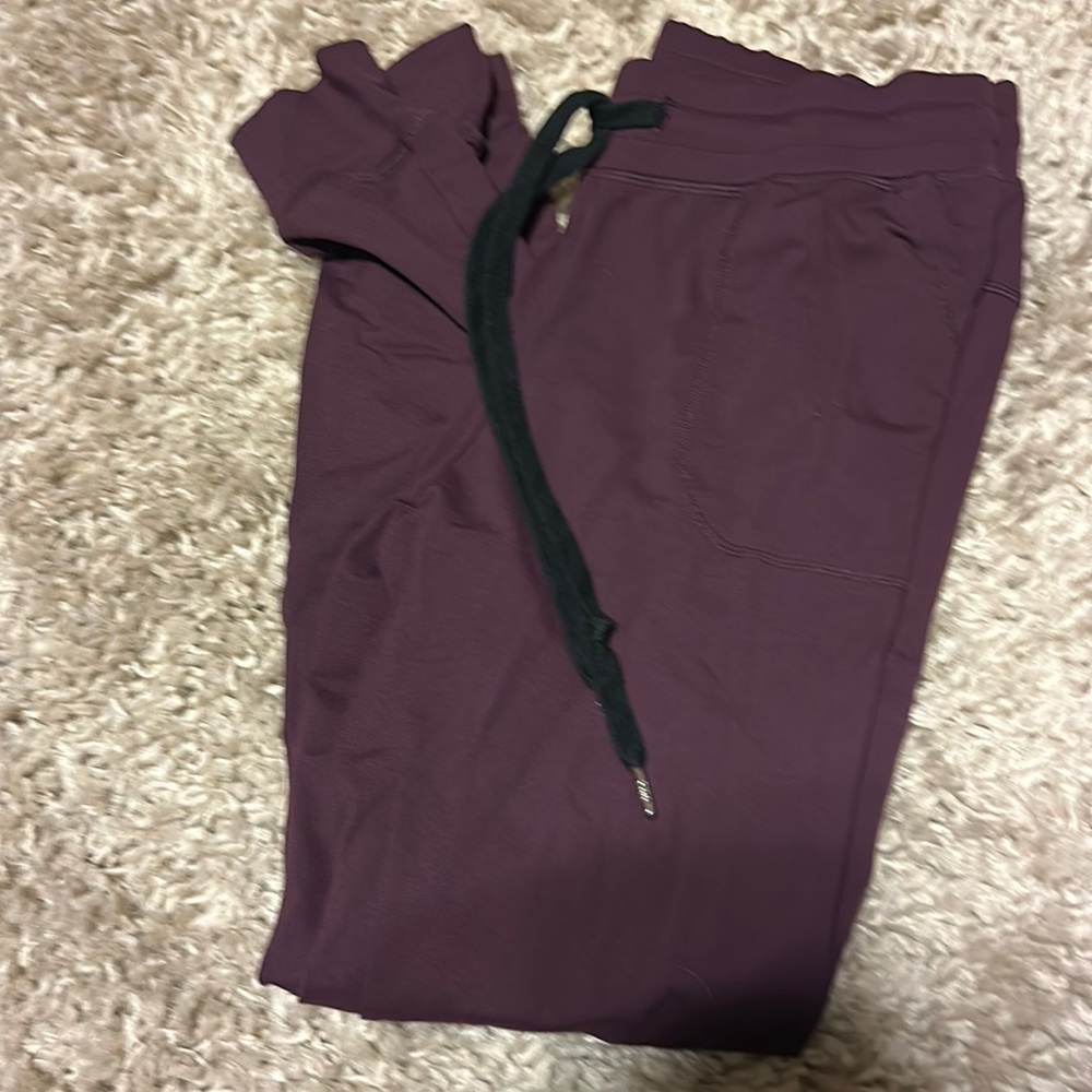 ZYIA Plum unwind joggers size small like new